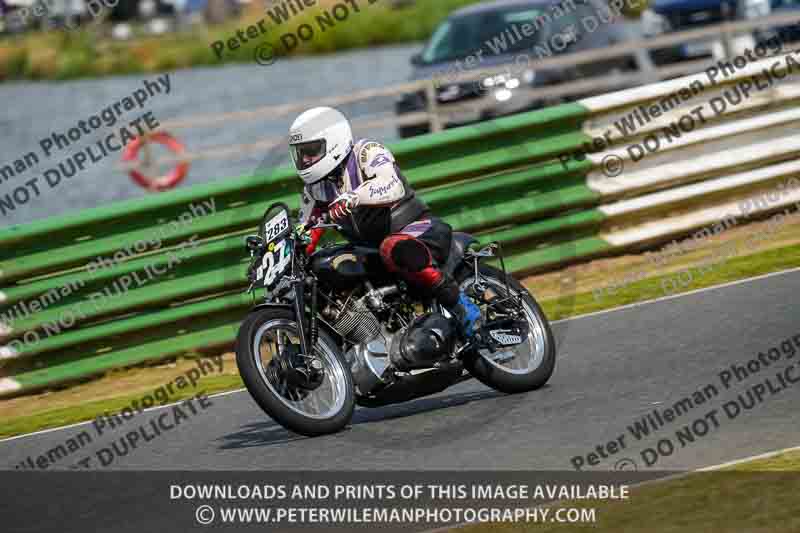 Vintage motorcycle club;eventdigitalimages;mallory park;mallory park trackday photographs;no limits trackdays;peter wileman photography;trackday digital images;trackday photos;vmcc festival 1000 bikes photographs